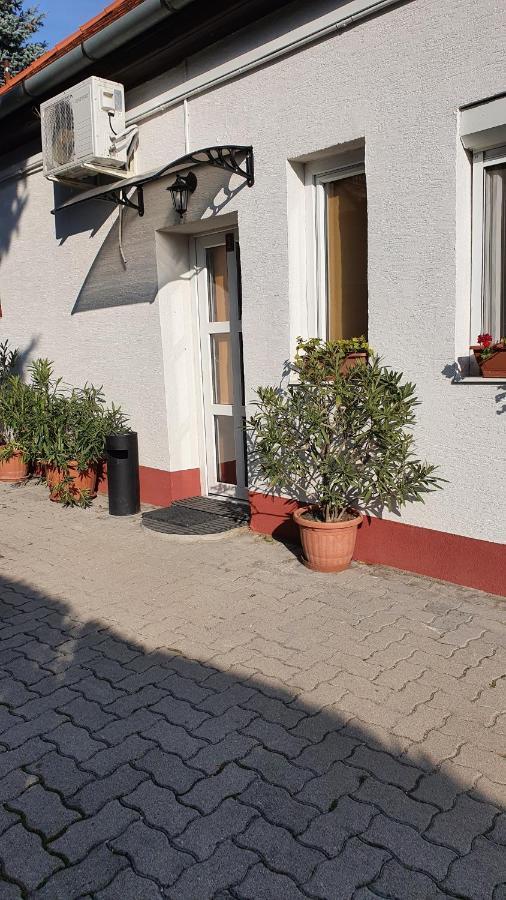 Ruttkai Vendeghaz Lägenhet Székesfehérvár Exteriör bild