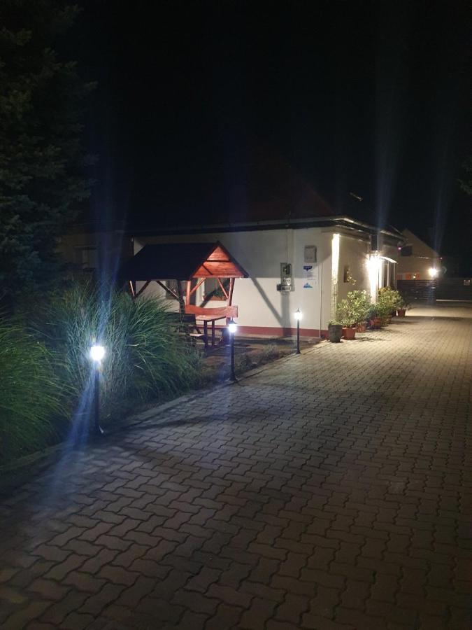Ruttkai Vendeghaz Lägenhet Székesfehérvár Exteriör bild