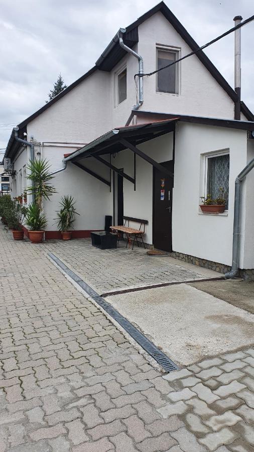 Ruttkai Vendeghaz Lägenhet Székesfehérvár Exteriör bild