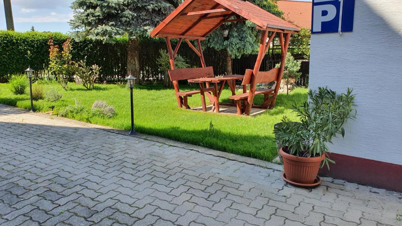Ruttkai Vendeghaz Lägenhet Székesfehérvár Exteriör bild